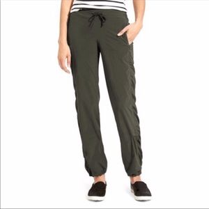 Athleta Green Lined La Viva Jogger Pants Green